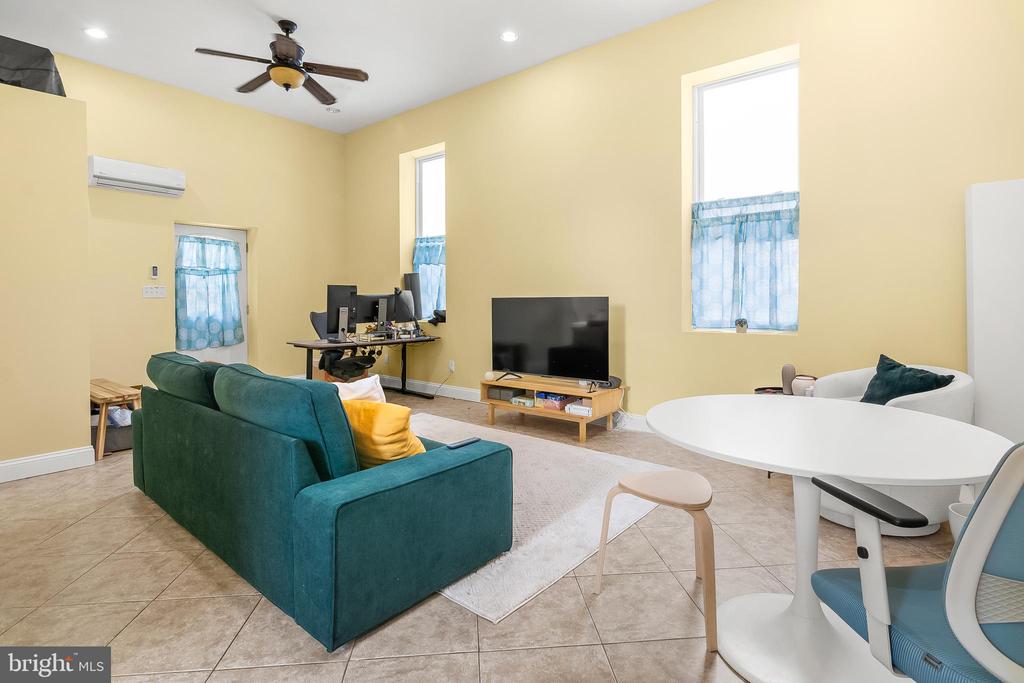 11809 CEDAR LANE