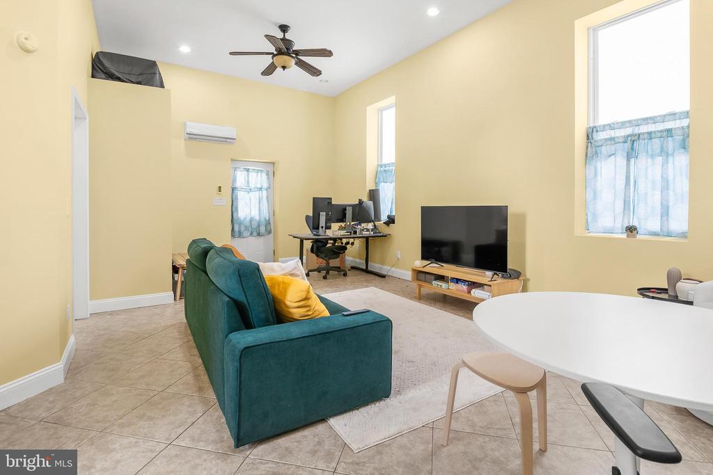 11809 CEDAR LANE