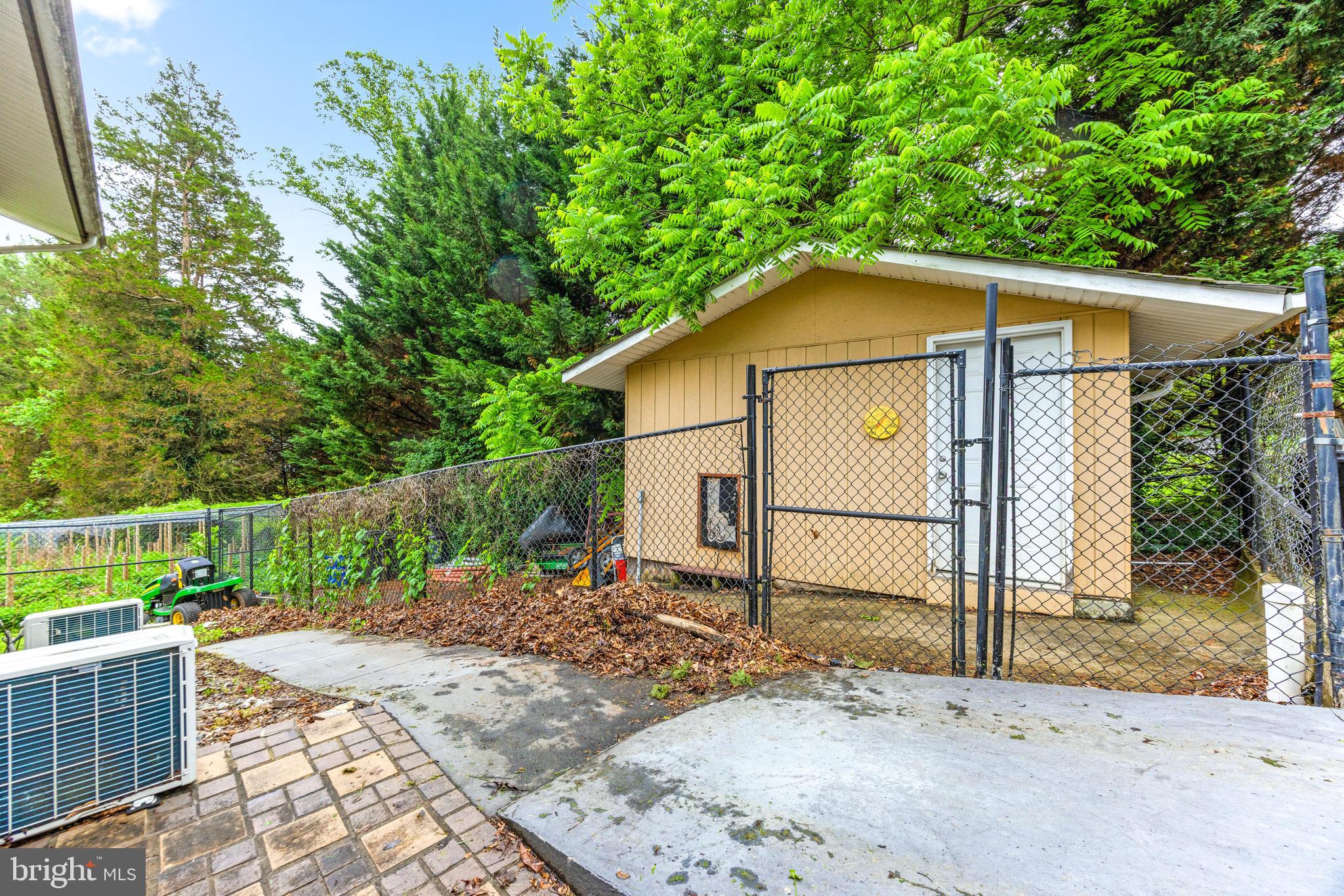 11809 CEDAR LANE