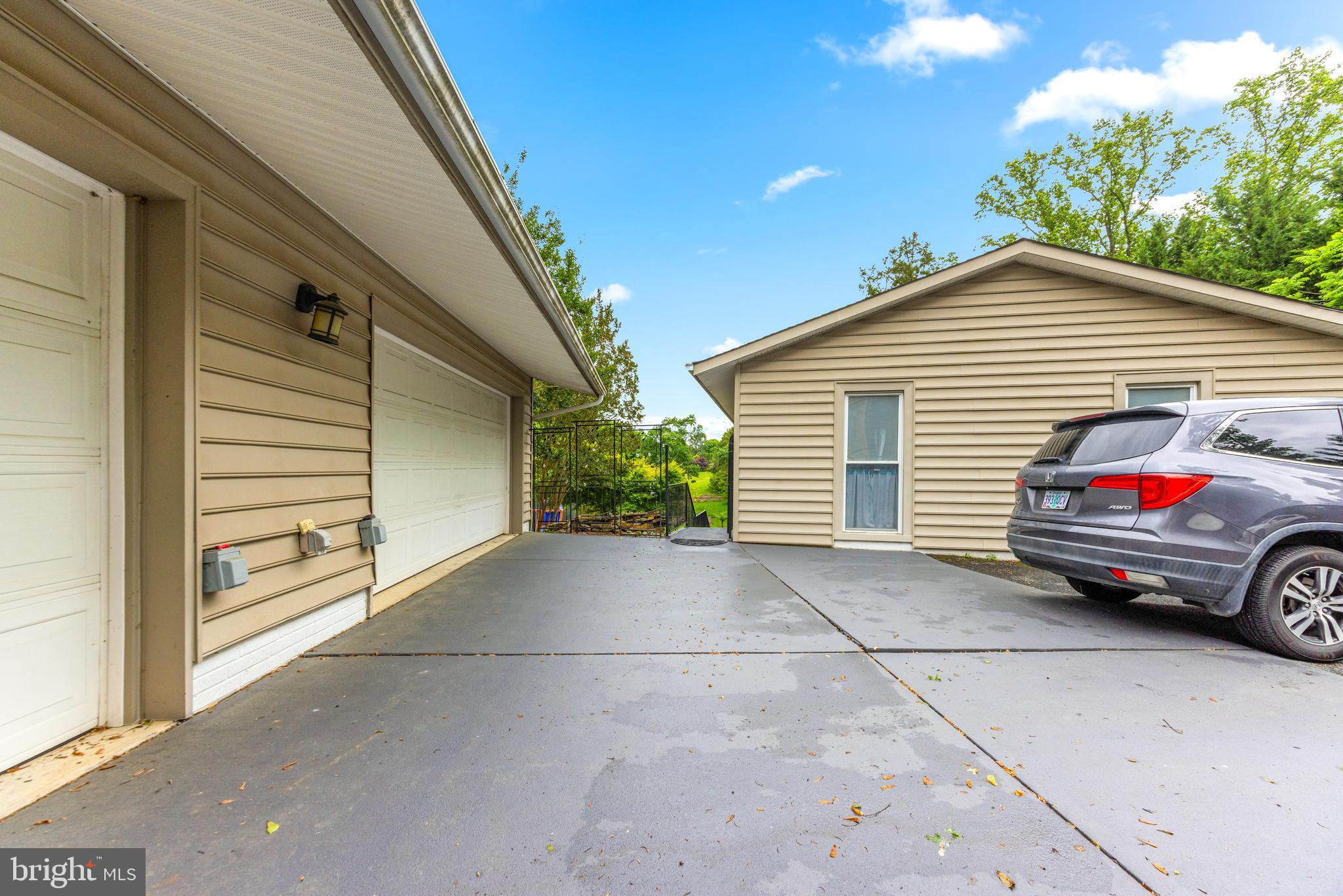 11809 CEDAR LANE