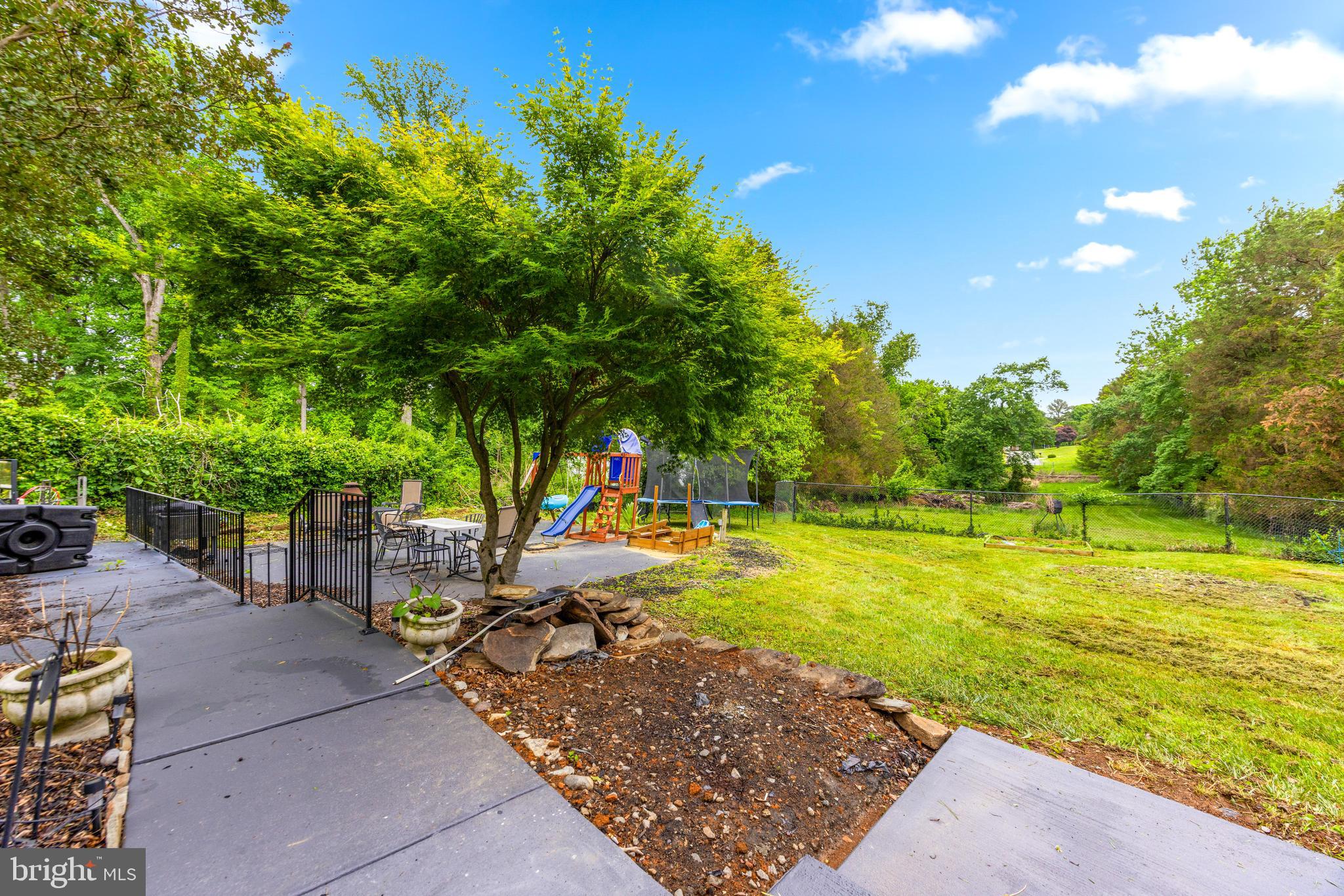 11809 CEDAR LANE