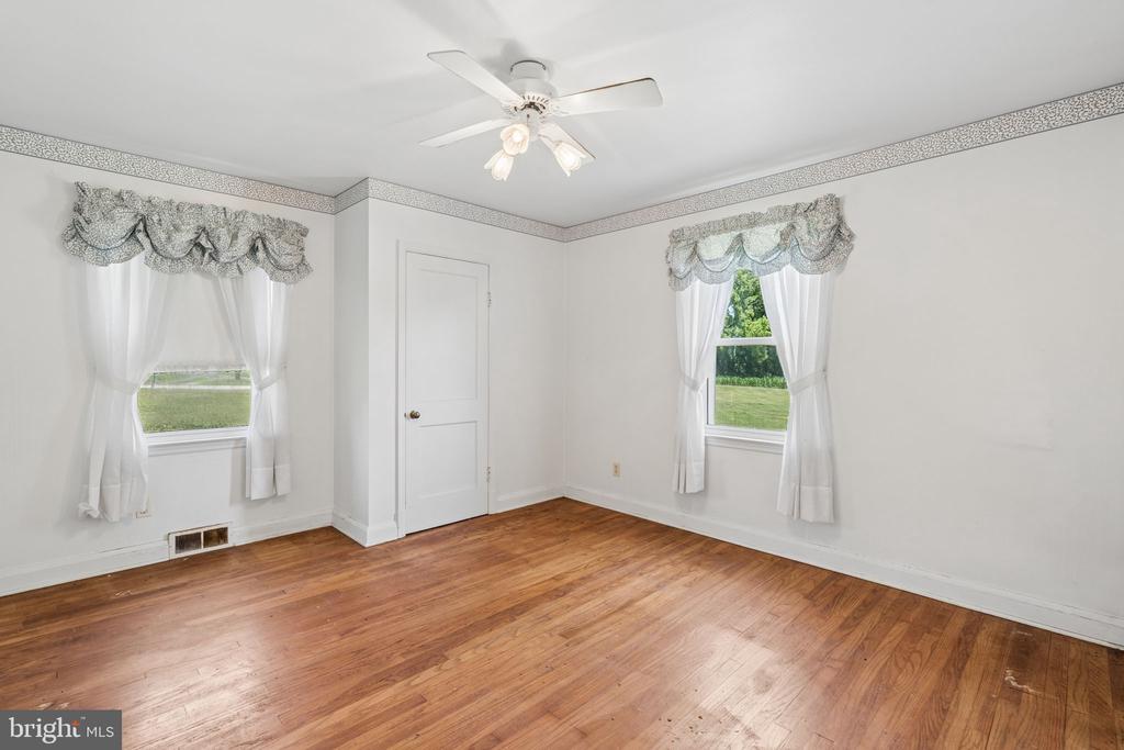 7219 NEW CUT ROAD