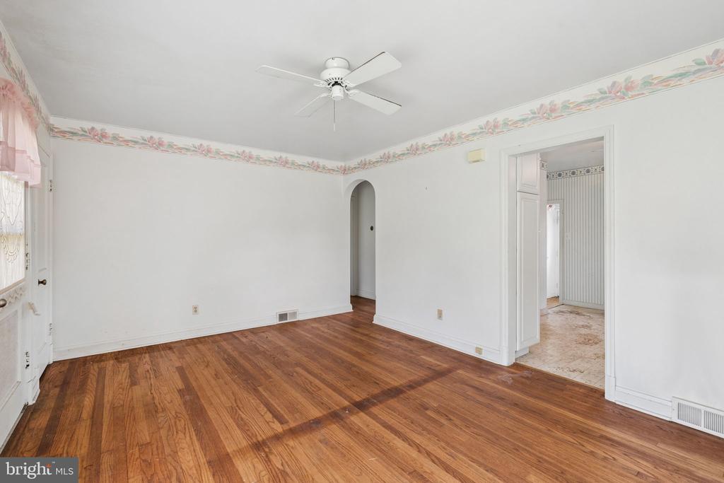 7219 NEW CUT ROAD