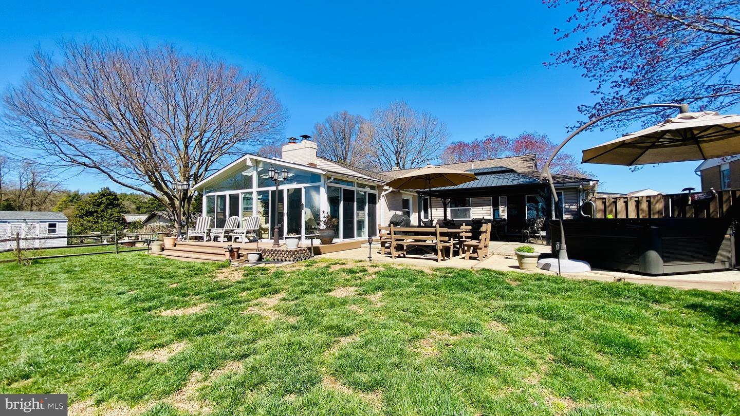 40 Neptune Dr