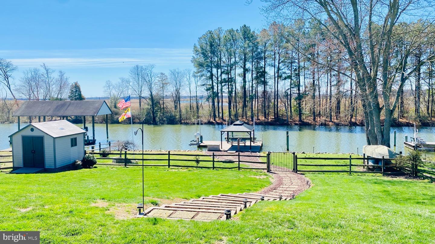 40 Neptune Dr