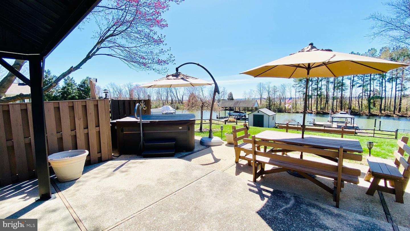 40 Neptune Dr
