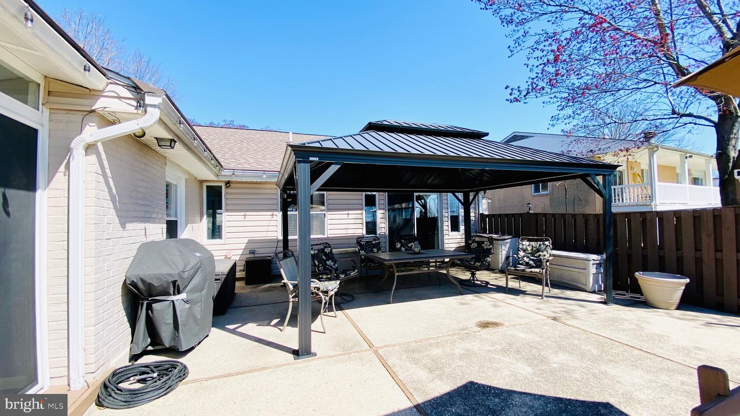 40 Neptune Dr