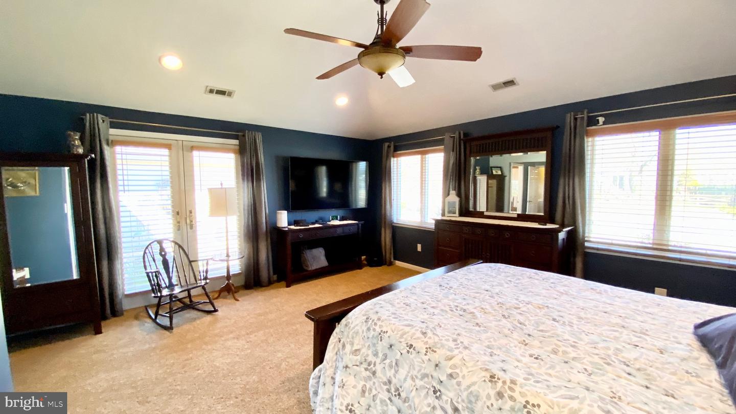 40 Neptune Dr