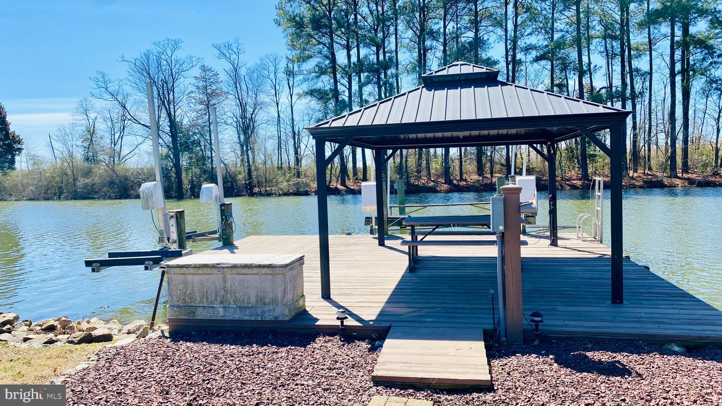 40 Neptune Dr