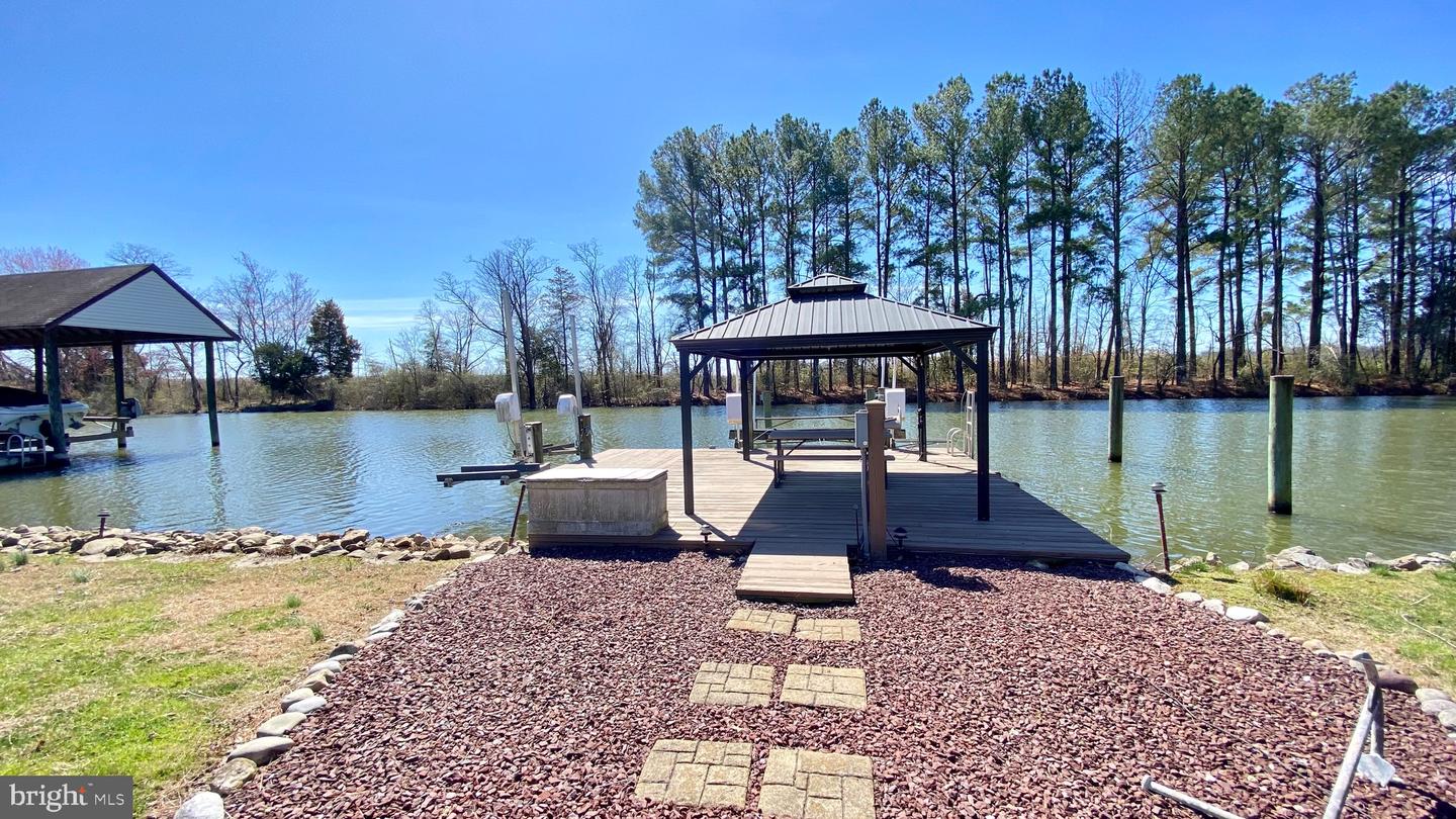 40 Neptune Dr