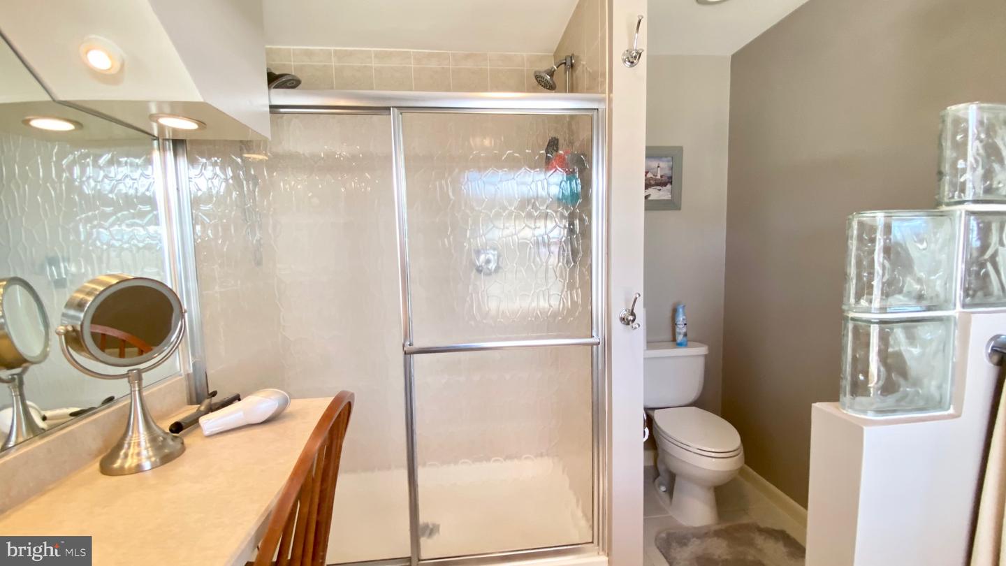 40 Neptune Dr