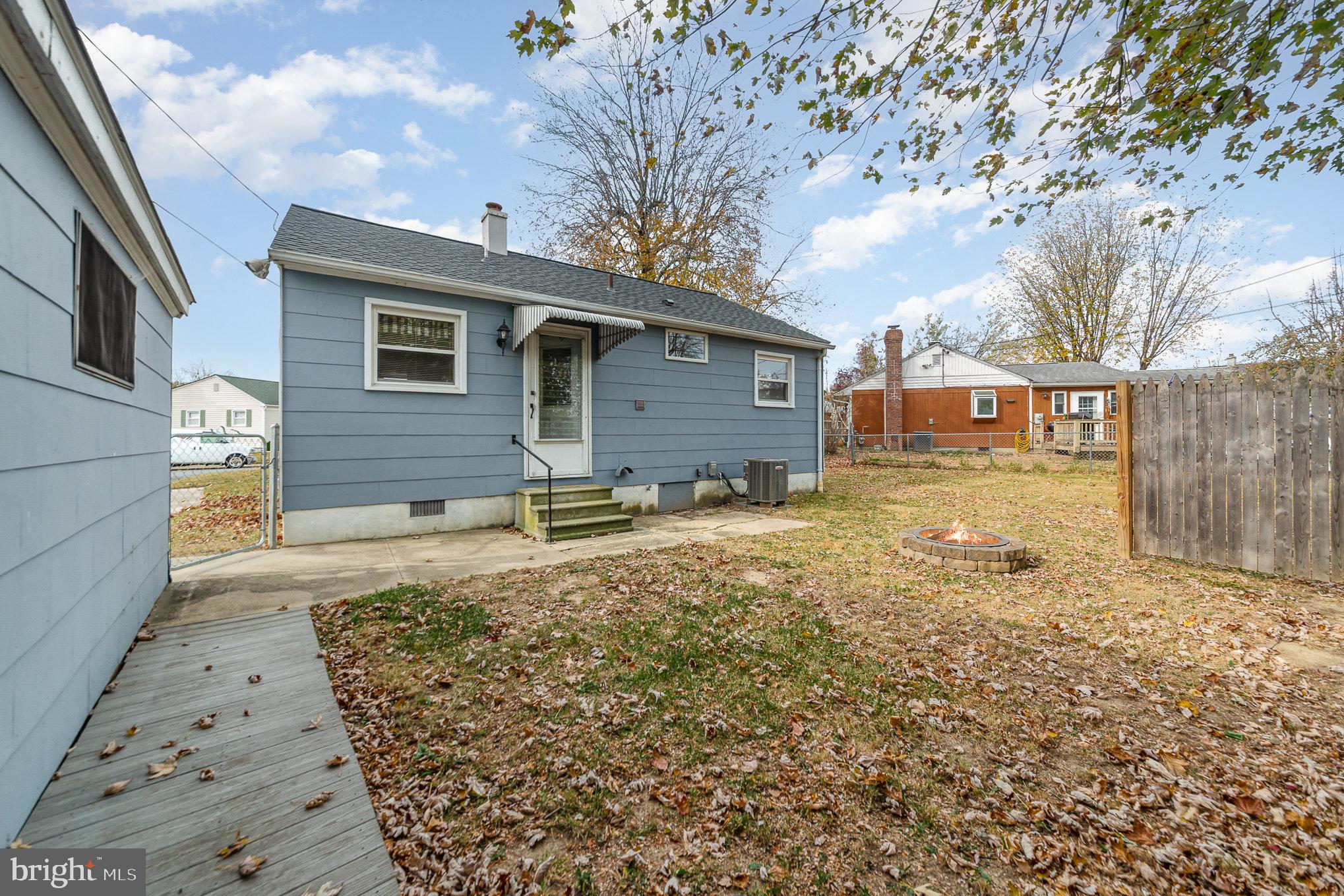 102 Fairway Ct