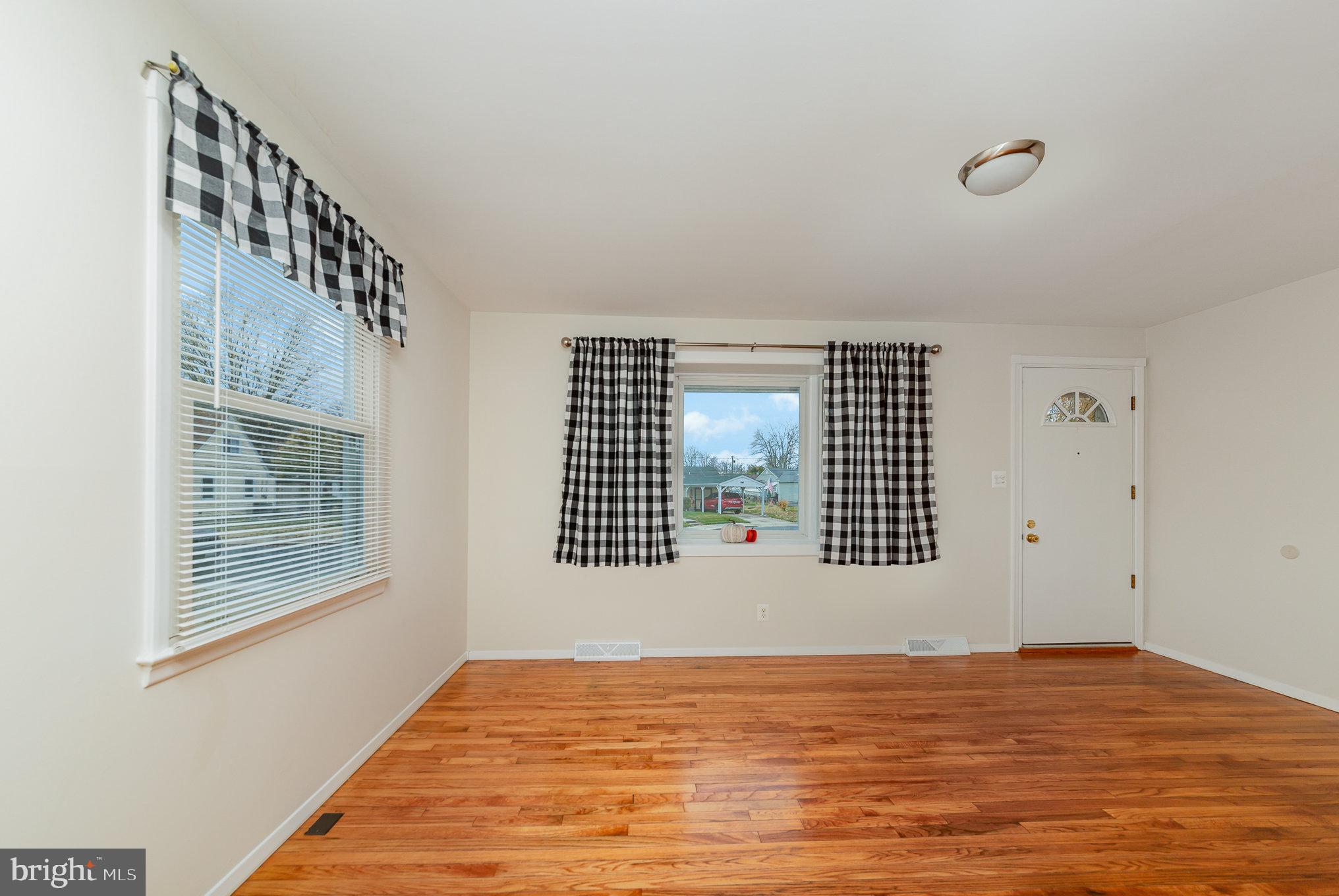 102 Fairway Ct
