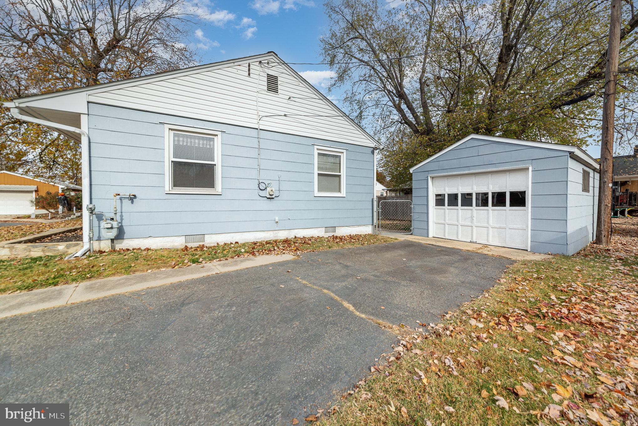 102 Fairway Ct
