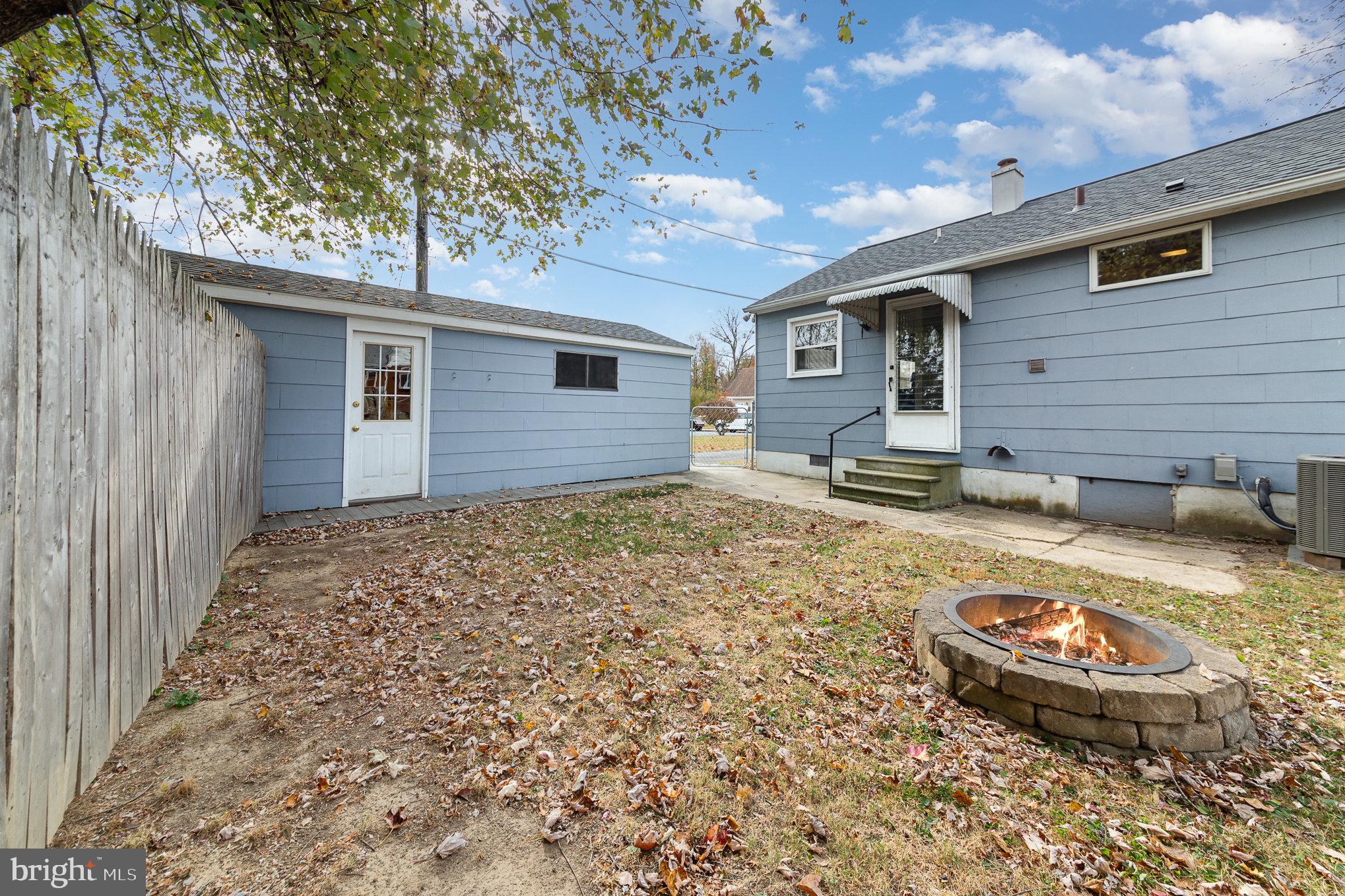 102 Fairway Ct