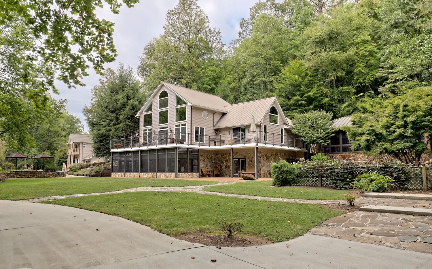 361 River Sound Village