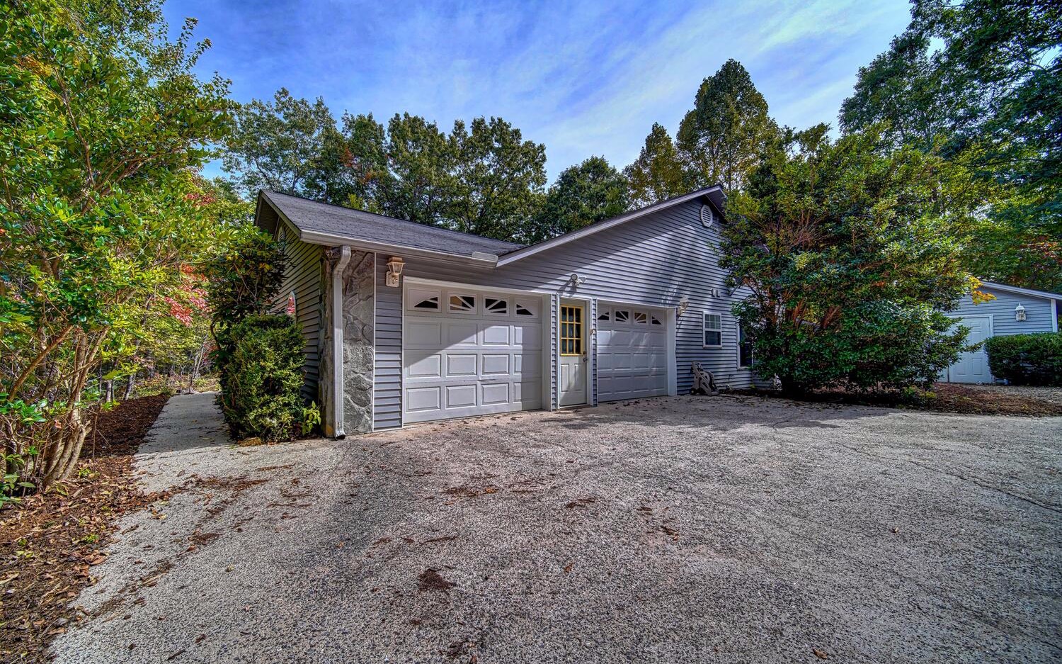 818 Sharp Top Circle