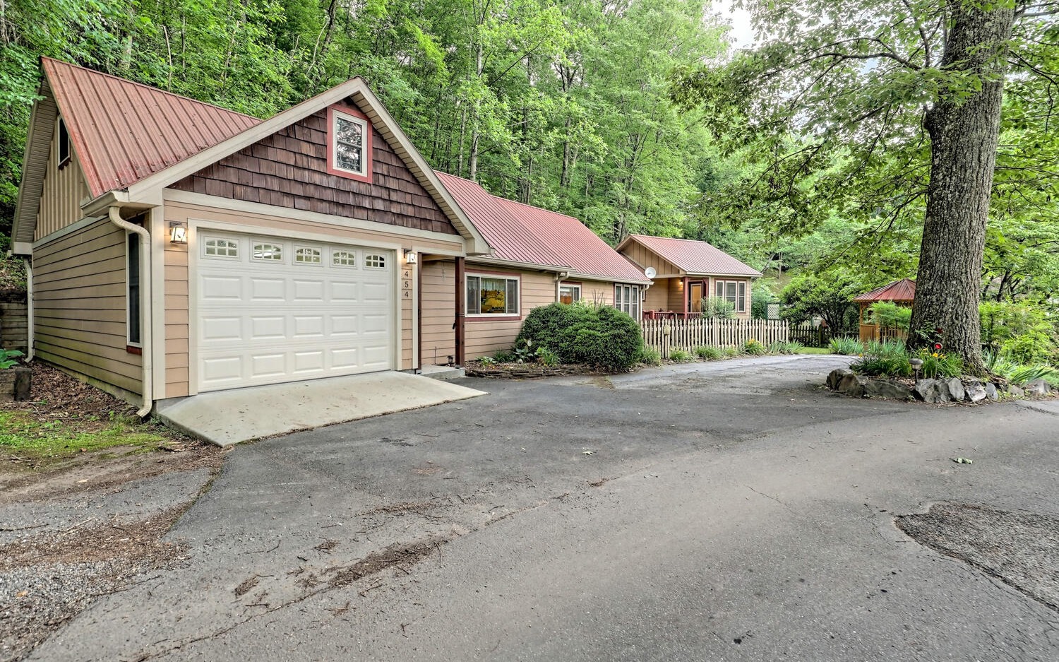 454 Hiawassee River Road