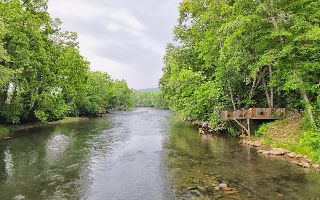 454 Hiawassee River Road