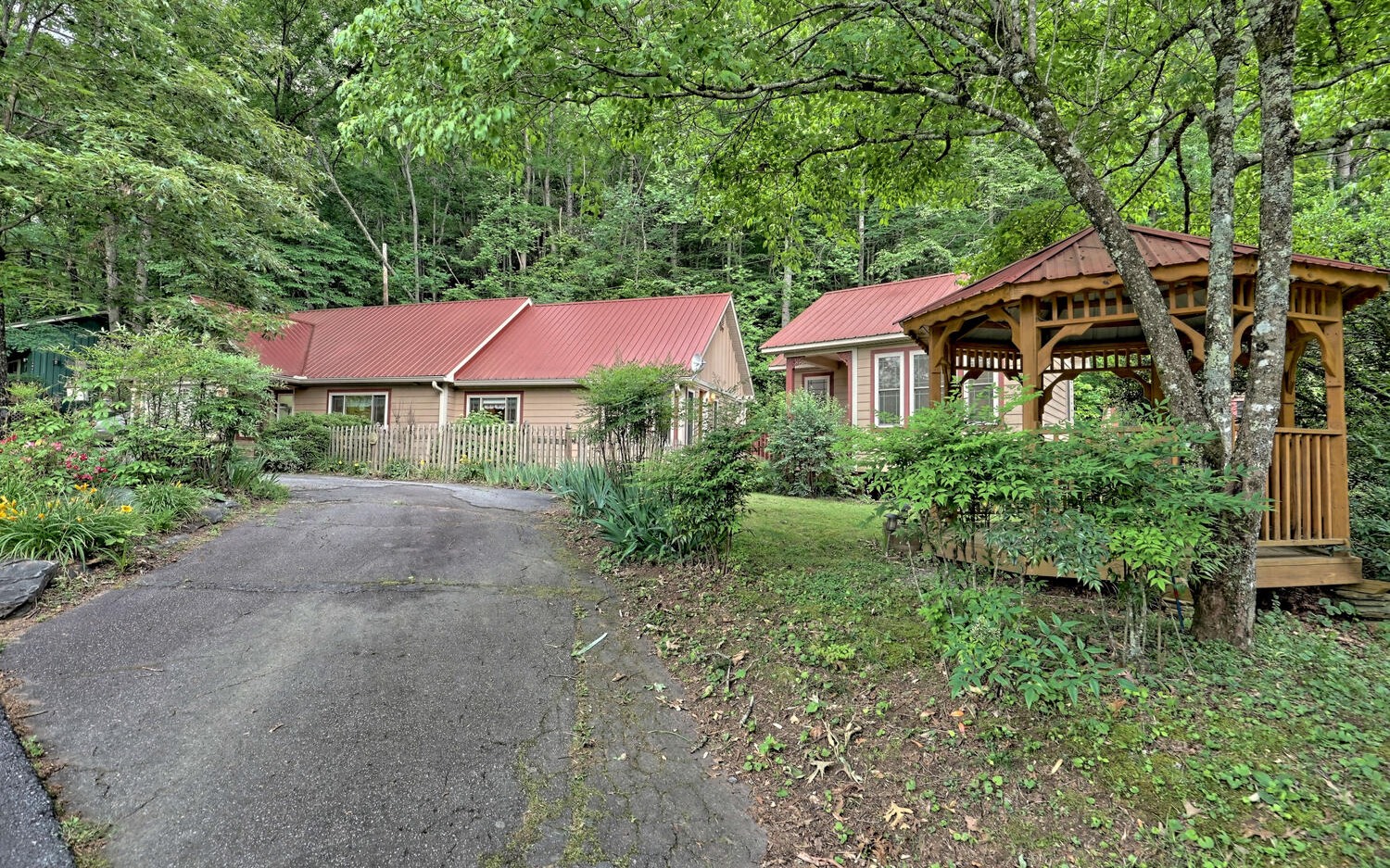 454 Hiawassee River Road