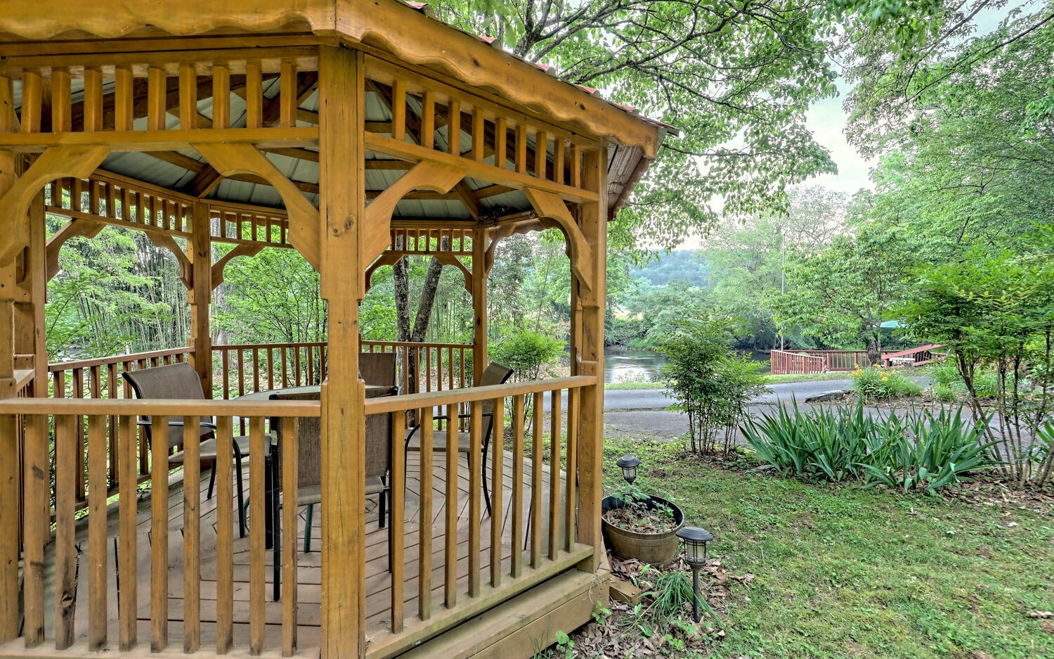 454 Hiawassee River Road