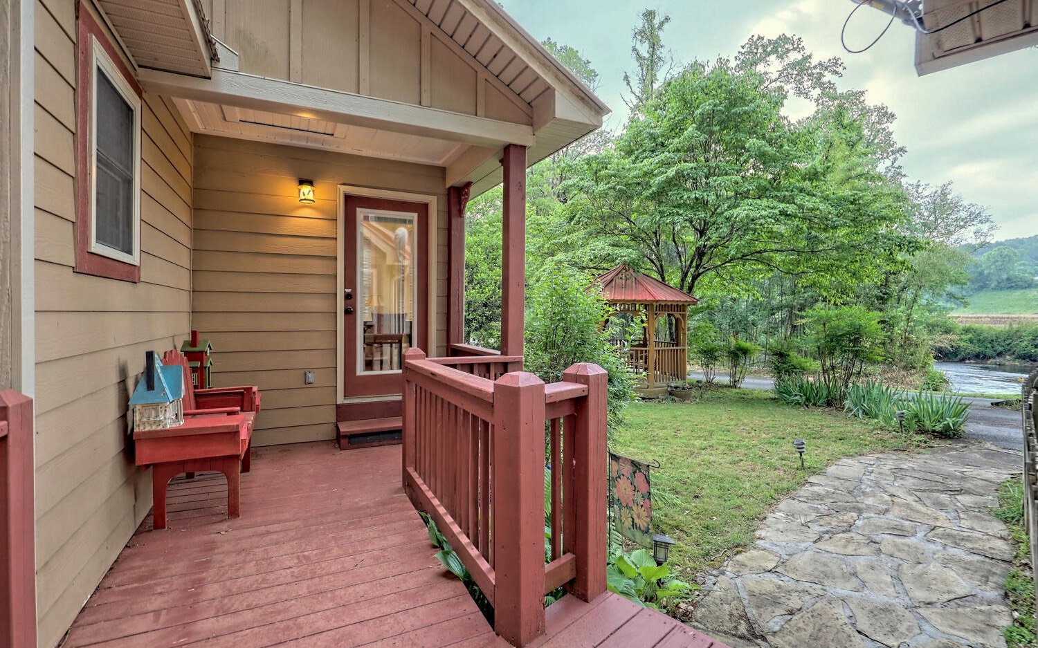 454 Hiawassee River Road