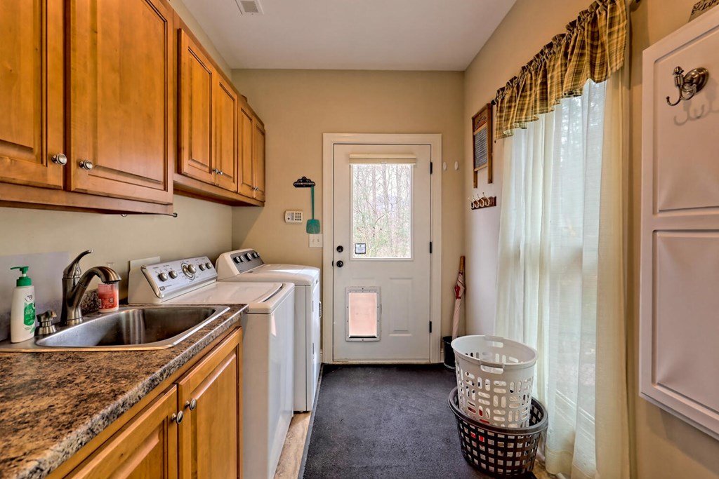 1659 Ivy Log Creek Road