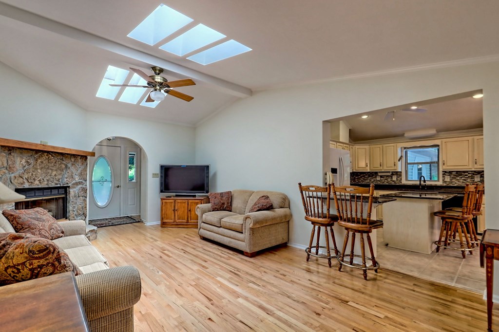 993 Lakeside Drive