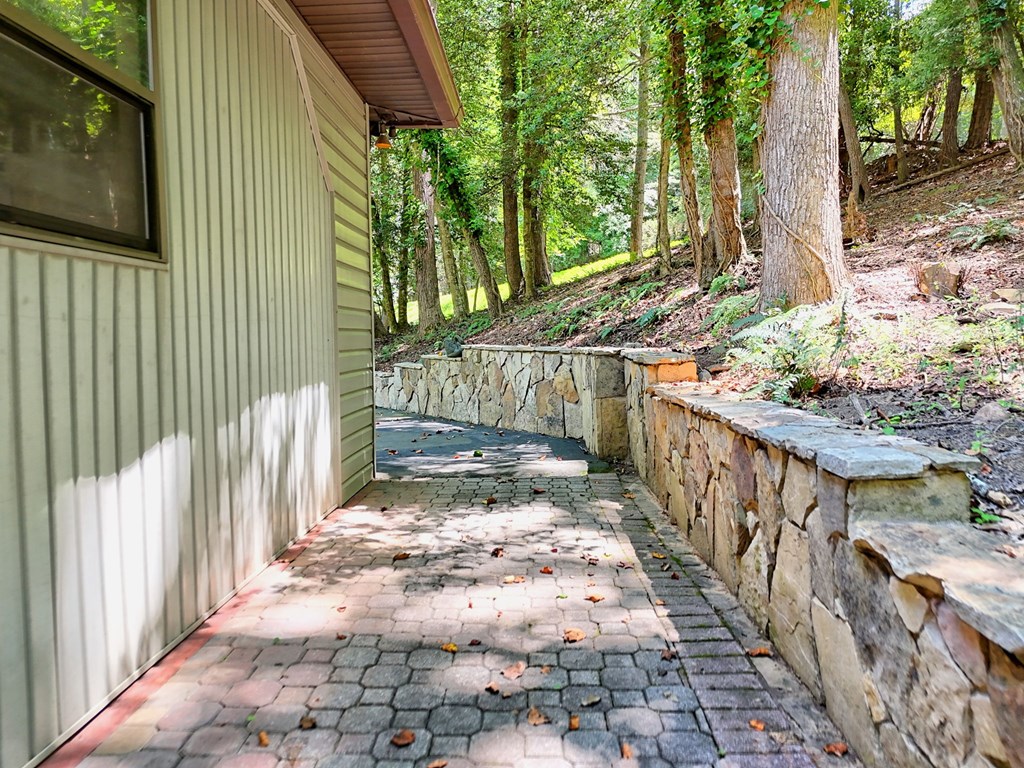 993 Lakeside Drive