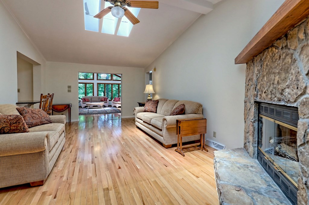 993 Lakeside Drive