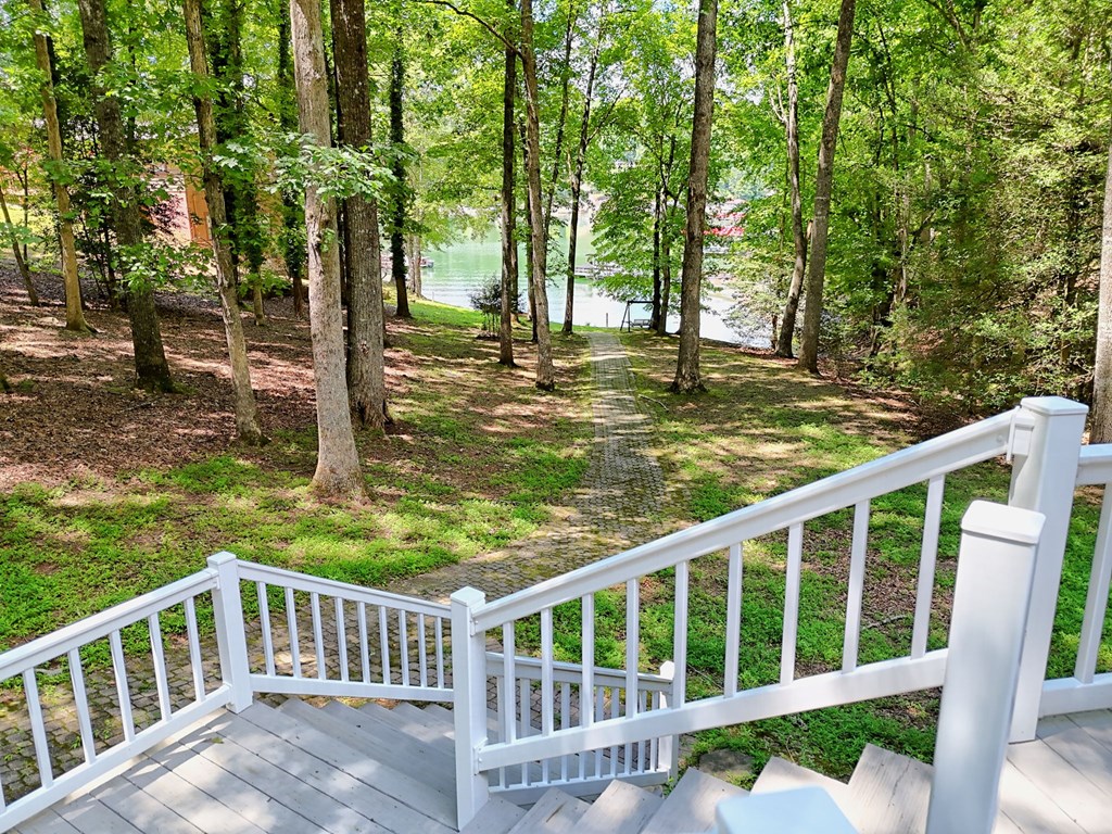 993 Lakeside Drive