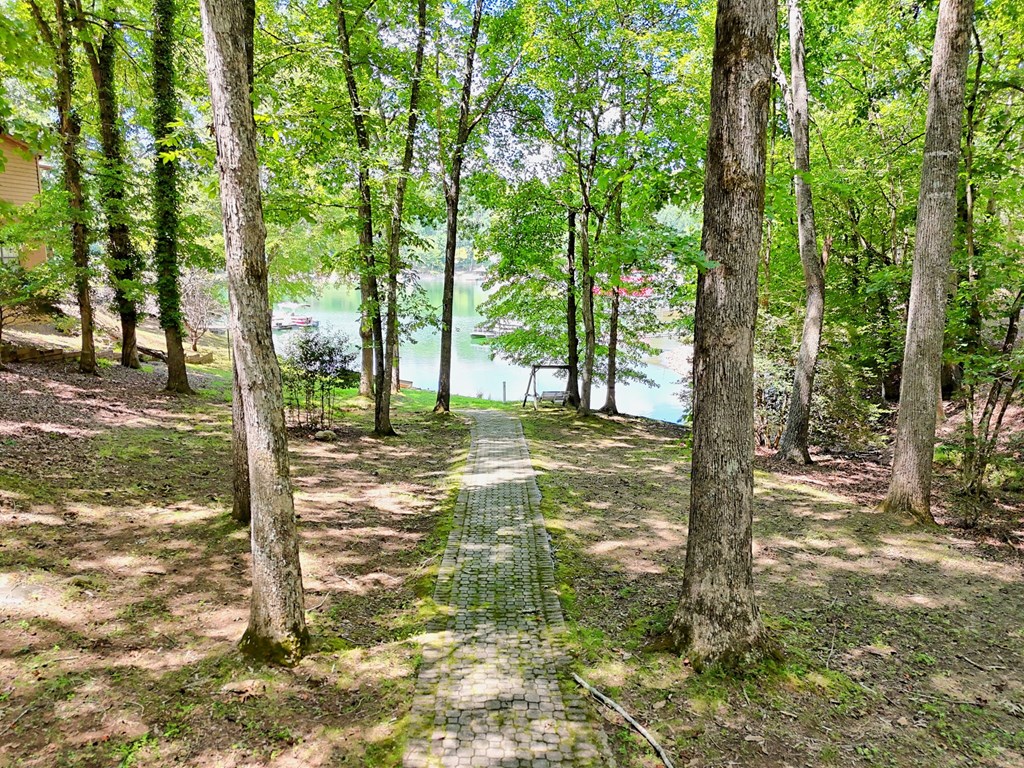 993 Lakeside Drive