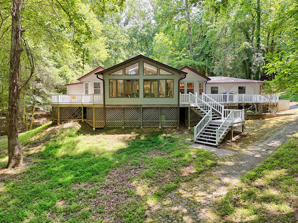 993 Lakeside Drive