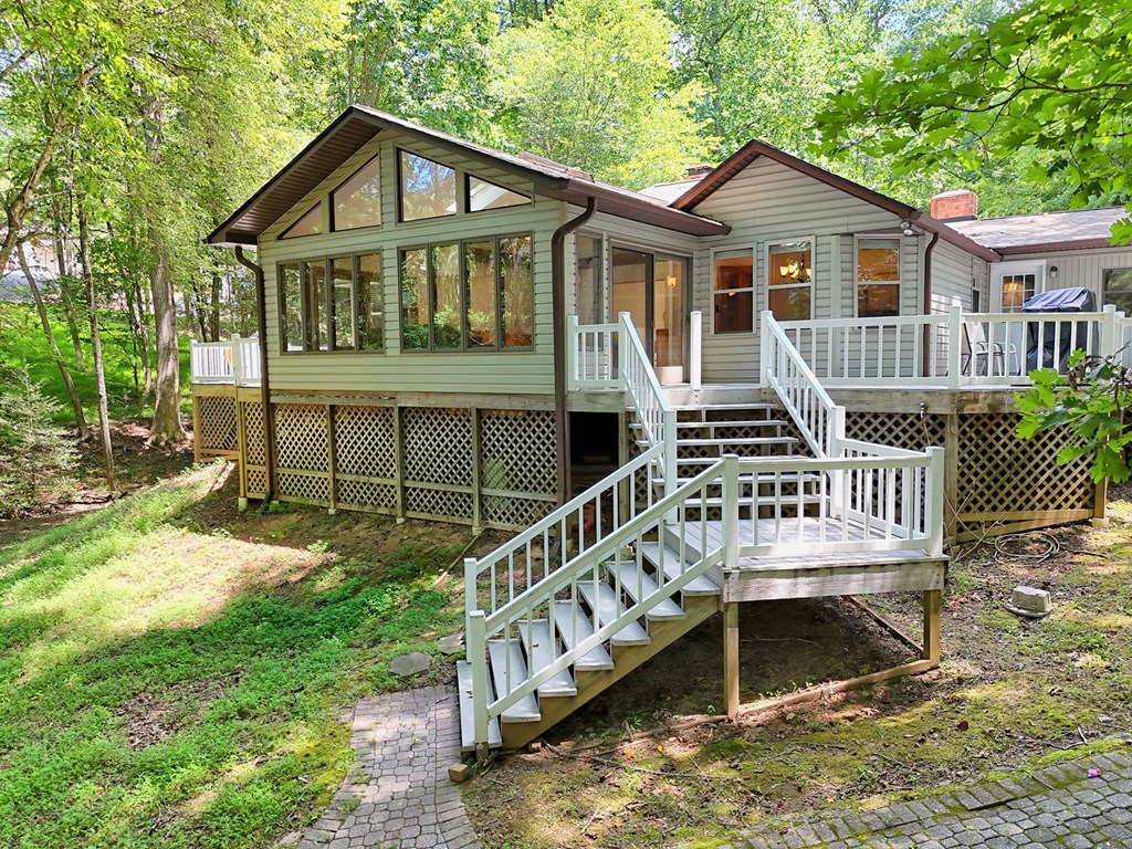 993 Lakeside Drive