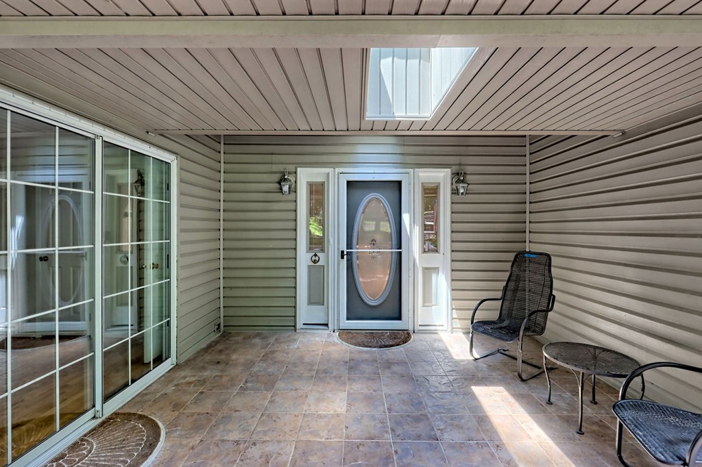 993 Lakeside Drive