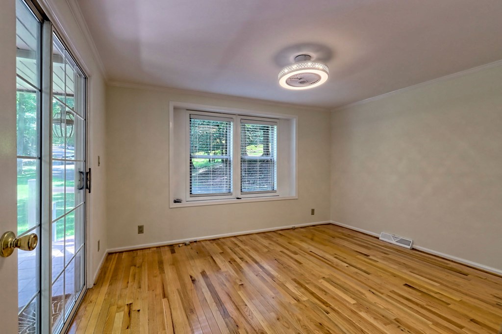 993 Lakeside Drive
