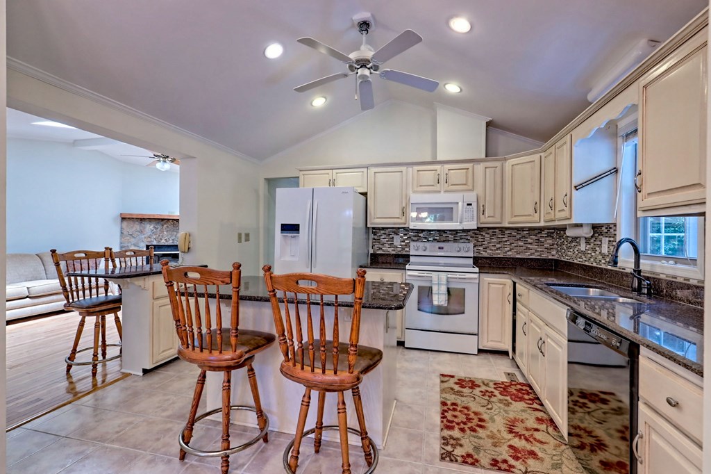 993 Lakeside Drive