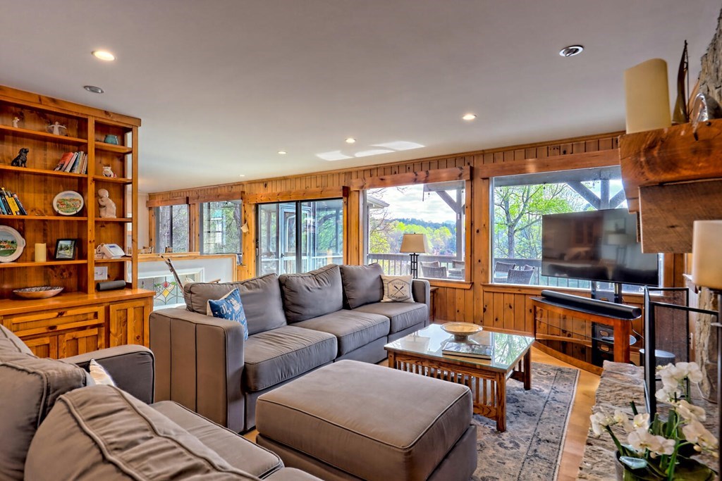 1243 Forest Drive
