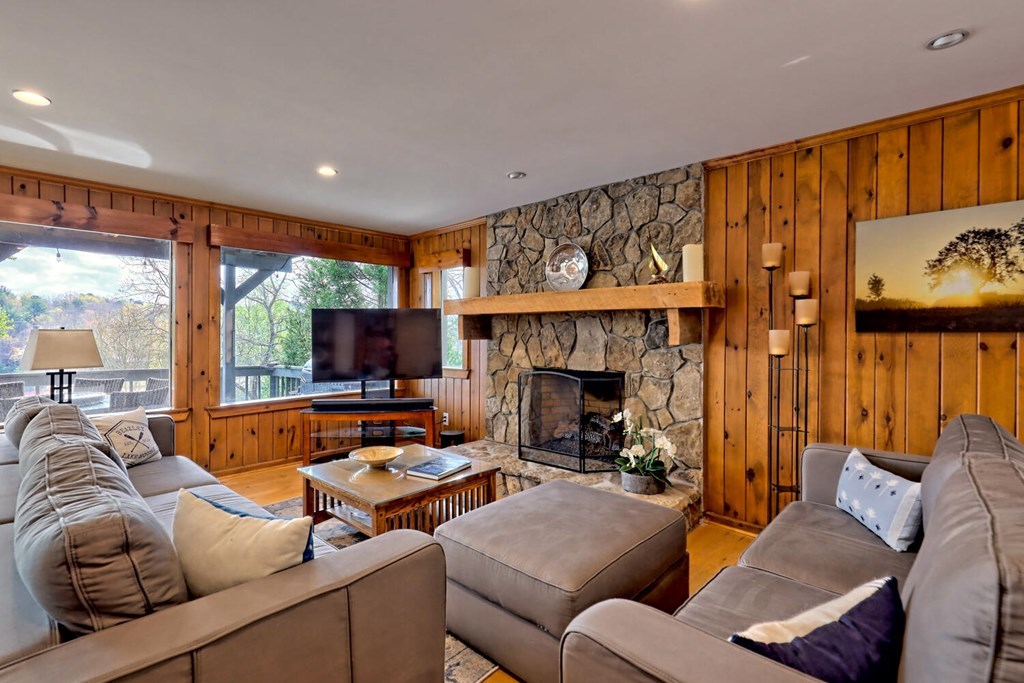 1243 Forest Drive