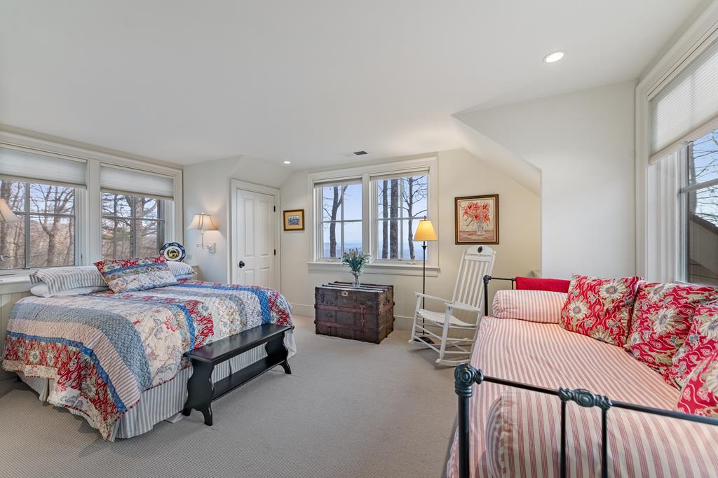 1115 Outlook Road