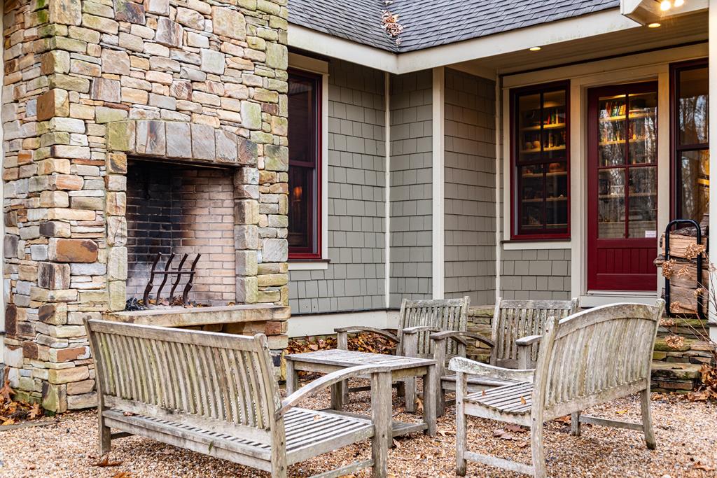 1115 Outlook Road