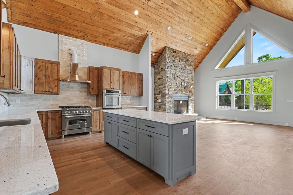 383 Rustic Barn Trail