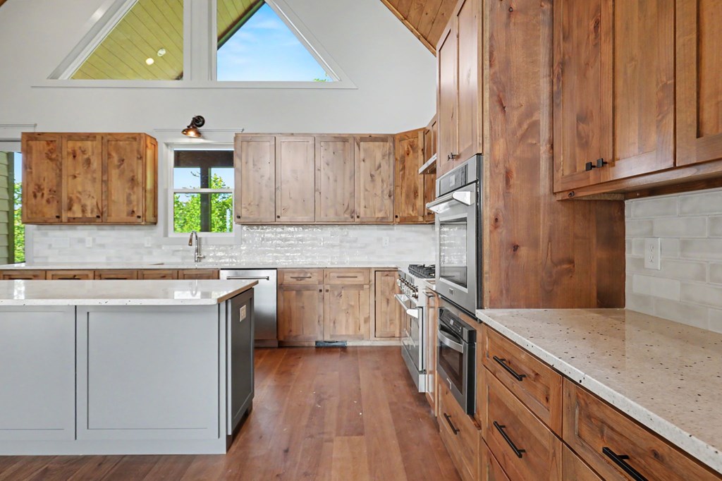 383 Rustic Barn Trail