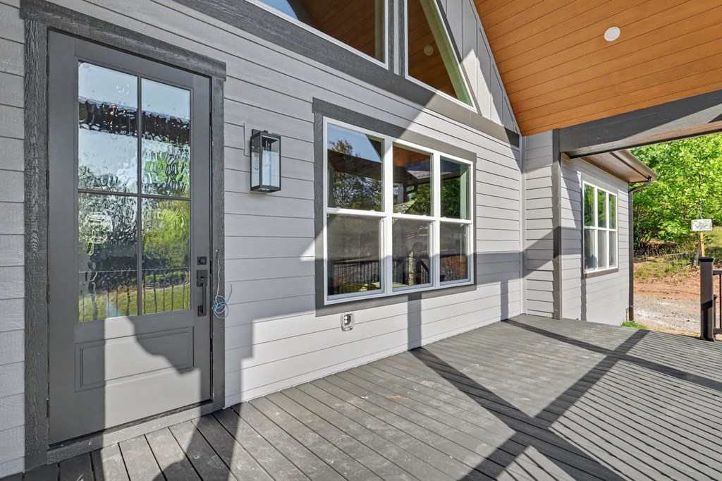 383 Rustic Barn Trail