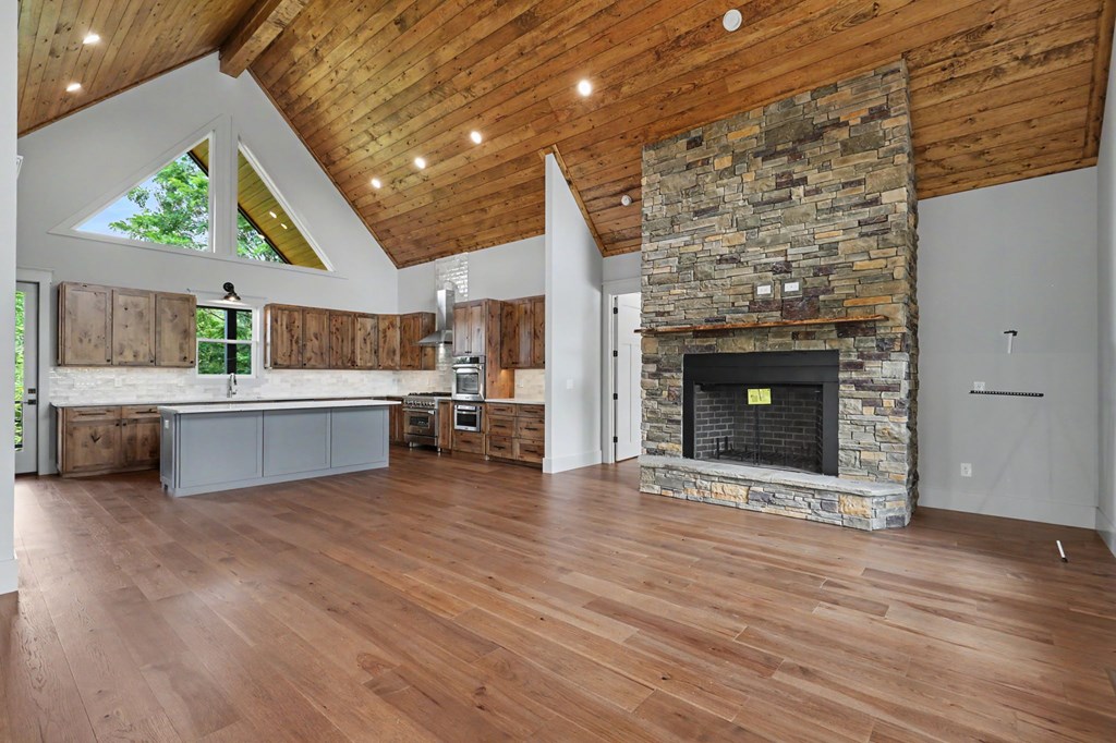 383 Rustic Barn Trail