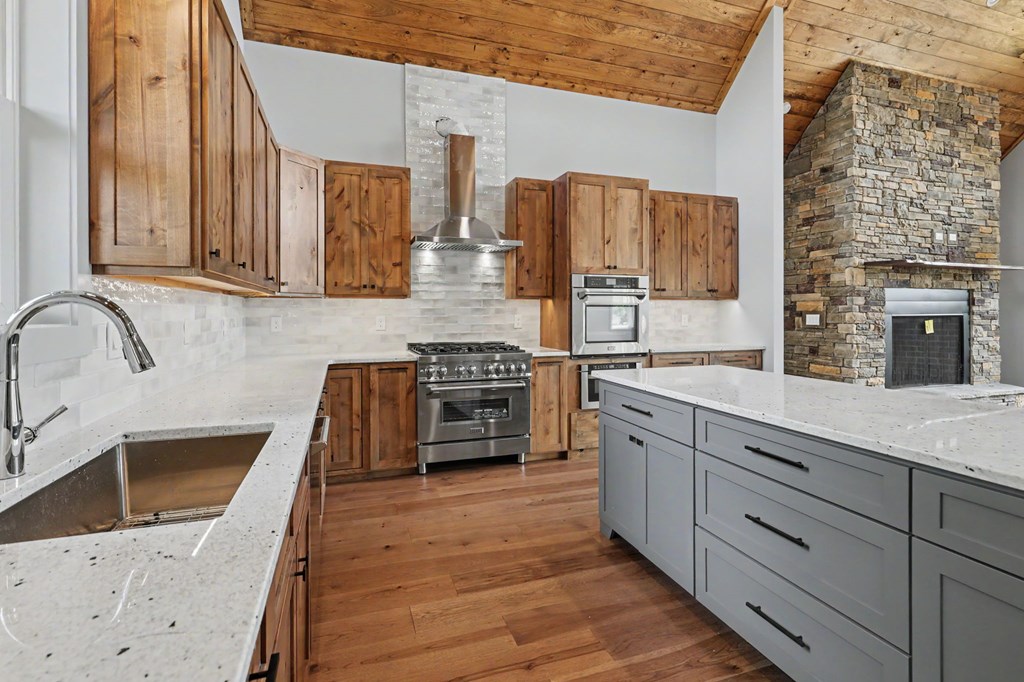 383 Rustic Barn Trail