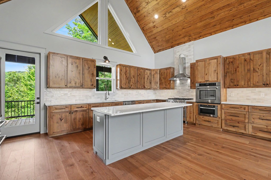 383 Rustic Barn Trail