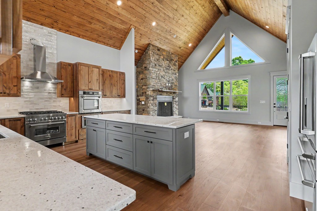 383 Rustic Barn Trail
