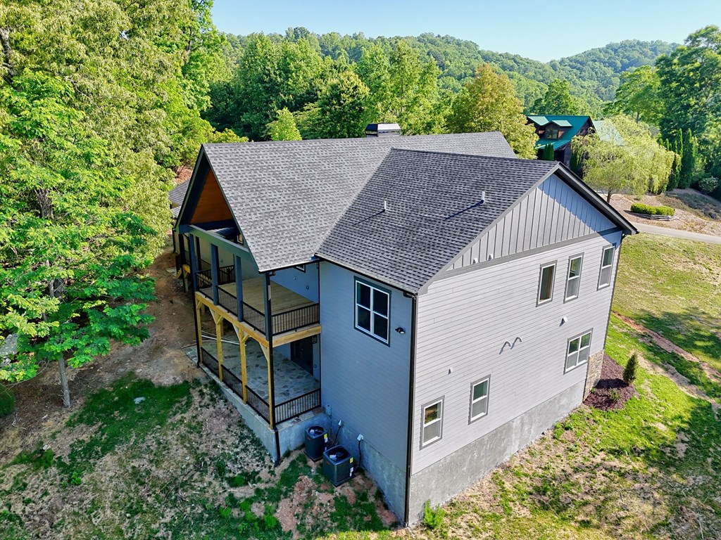383 Rustic Barn Trail