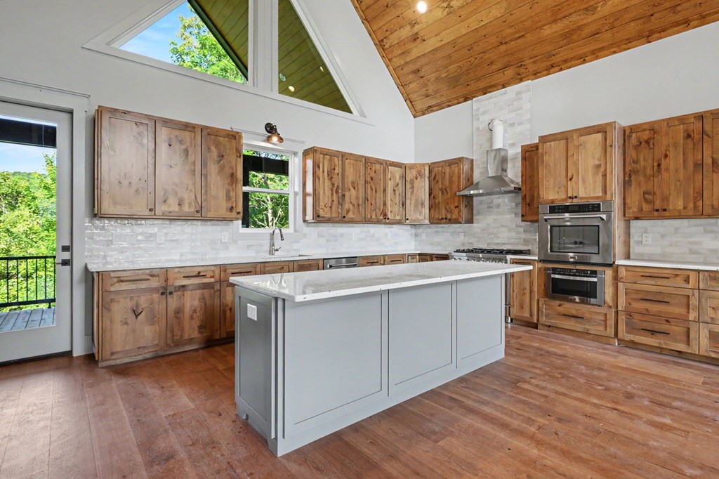 383 Rustic Barn Trail